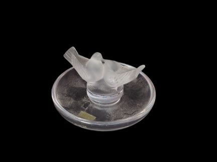 LALIQUE Francia
Misuradito con due colombe intrecc