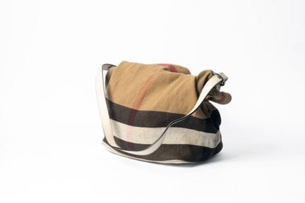 BURBERRY
Borsa a secchiello in tela intrecciata co