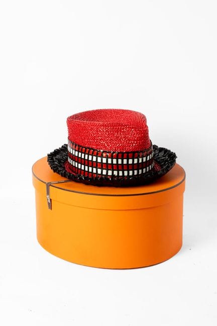 HERMES
Woven fabric hat with its original box
Inte