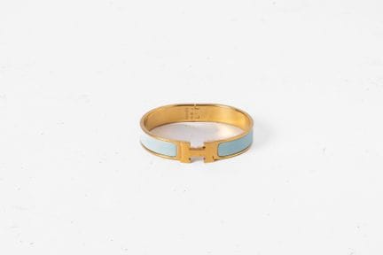 HERMES
Bracciale a giro in metallo dorato e smalto