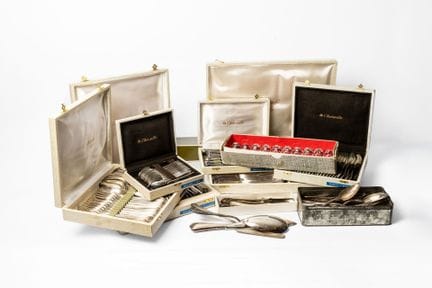 CHRISTOFLE
Spatour系列餐具套装，约150件，包括：12把叉子、12把汤勺、12把鱼