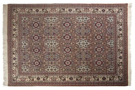 Tapis AMRITSAR (Inde)
3e tiers du 20e siècle.  
Ve