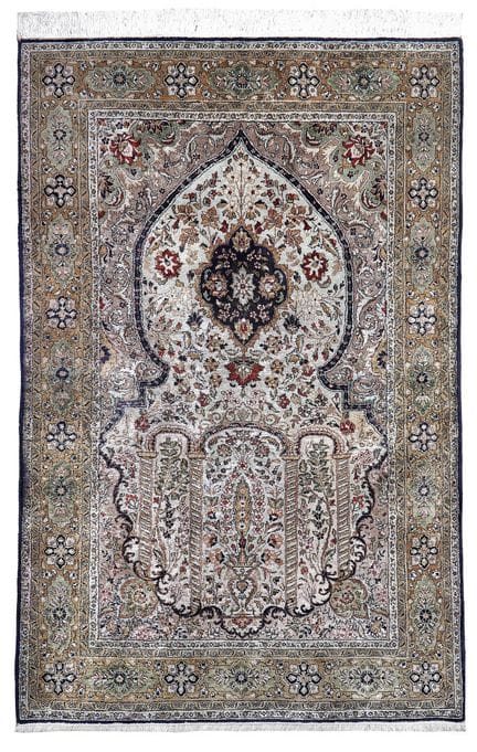 Tapis GHOUM en soie 
Iran. Milieu du XXe siècle 
V