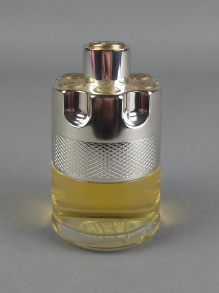 AZZARO – Wanted
Glass eau de toilette bottle decor