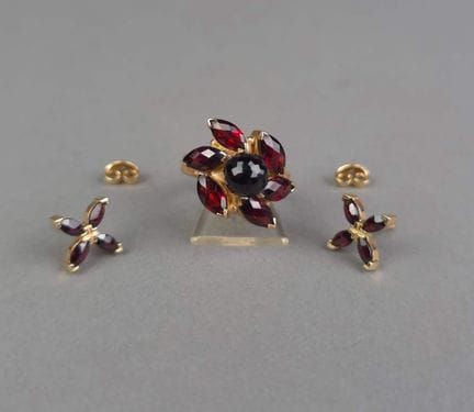 Bague et boucles d'oreilles en or 14k serties de g
