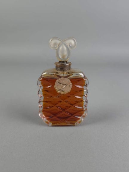 VOLNAY – Perlinette
Flacon de parfum en verre moul