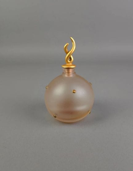 FLACON DE PARFUM EN VERRE DEPOLI
Flacon sphérique 