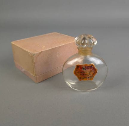 HOUBIGANT – Quelques Fleurs
Flacon de parfum en cr