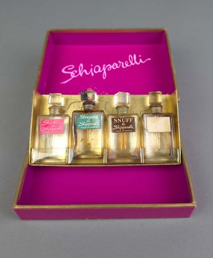 SCHIAPARELLI – Coffret de parfums
Coffret comprena