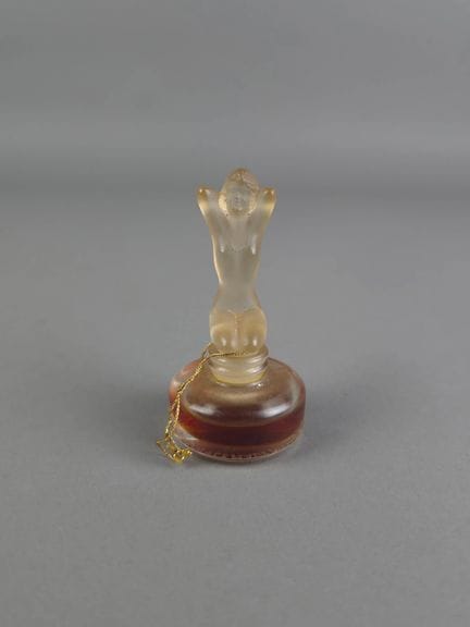 ISADORA DUNCAN
Petit flacon de parfum en verre tra