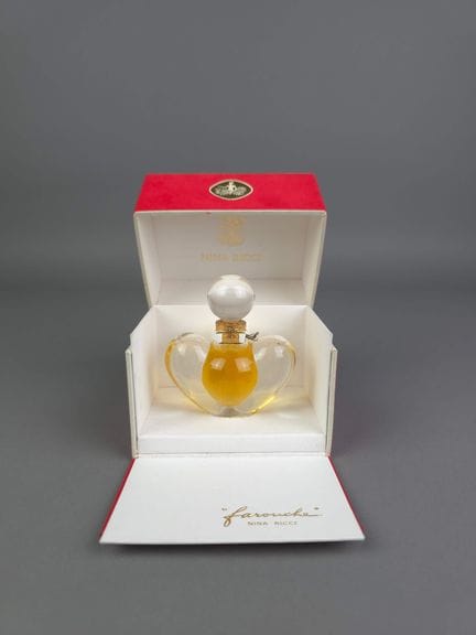 NINA RICCI – Farouche
Glass perfume bottle with tw