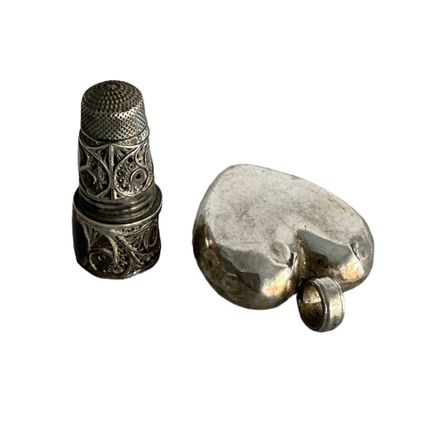 Due oggetti decorativi in argento. Lotto composto 