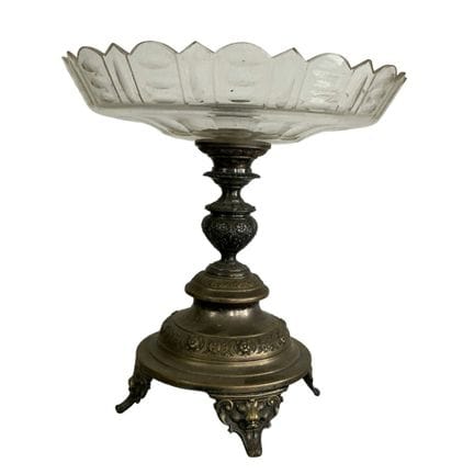 Glasbecher mit Metallsockel Glasbecher mit Fuß aus