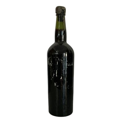 Madeira-Wein – Eine alte Flasche Madeira-Wein mit 
