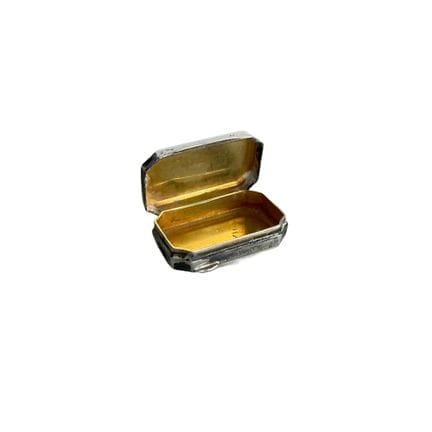 Petite boîte à comprimés en argent, dorée à l'inté