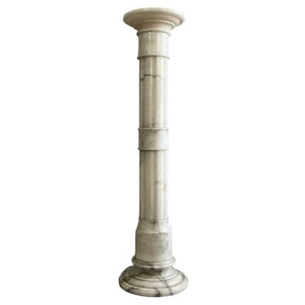 Dekorative Säule aus Alabaster/hellem Marmor, mit 