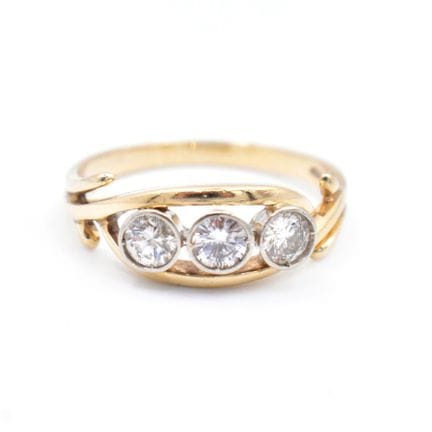 Ring Besetzt mit drei Brillanten, zus. ca. 0,45 ct