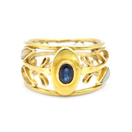 Ring Besetzt mit einem blauen Farbstein in Ovalsch