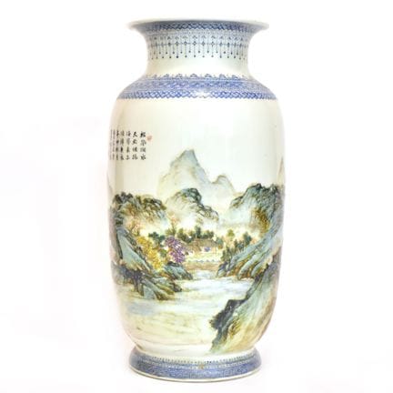 Vase Balusterform. Bunter Landschaftsdekor mit Sta
