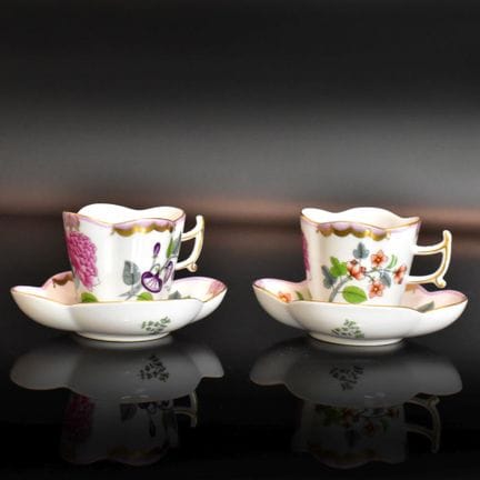 Ein Paar Tassen mit Untertassen Dekor: Windsor Flo