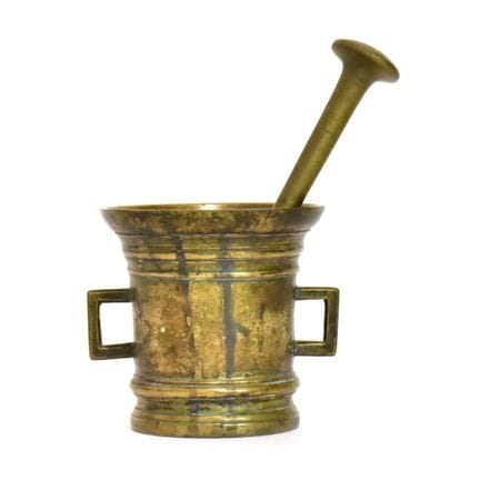 Mörser mit Pistill     Bronze.  H. 12 cm, L. 22,5 