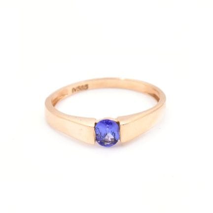 Ring Besetzt mit einem kleinen oval facettierten T