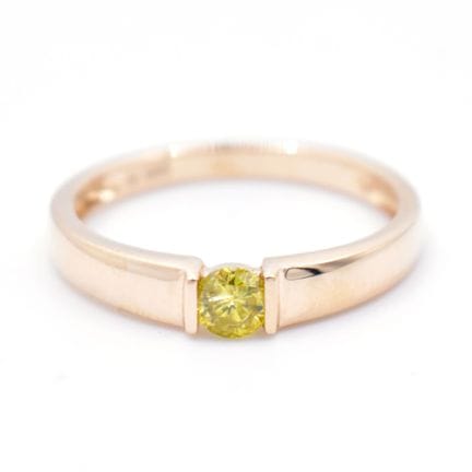 Ring Ringkopf besetzt mit einem fancy gelben Brill