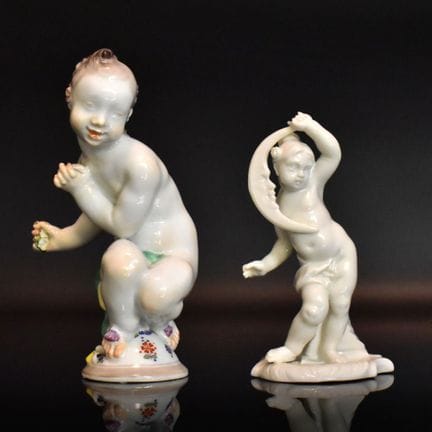 Zwei Putten Amor mit Bogen bzw. Putto als Luna. Me