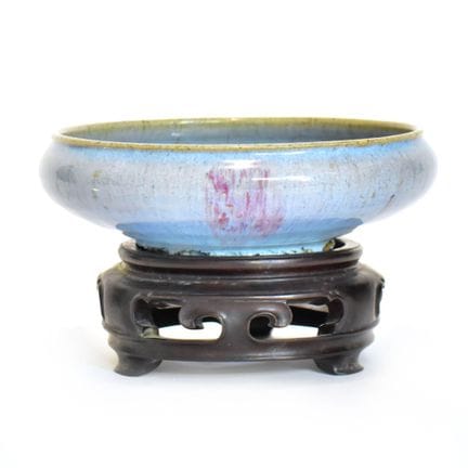 Schale Flache Schale mit hellblauer, dicker Glasur