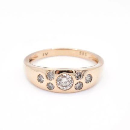 Ring Besetzt mit sieben Brillanten, zus. ca. 0,5 c