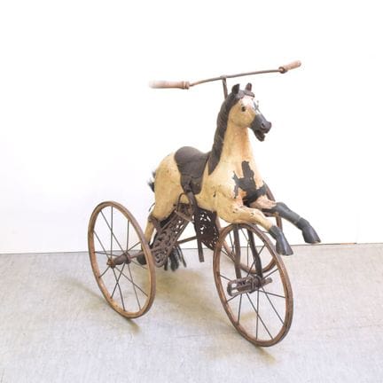 Dreirad-Pferd  19./20. Jh. |   Holz, Farbfassung, 