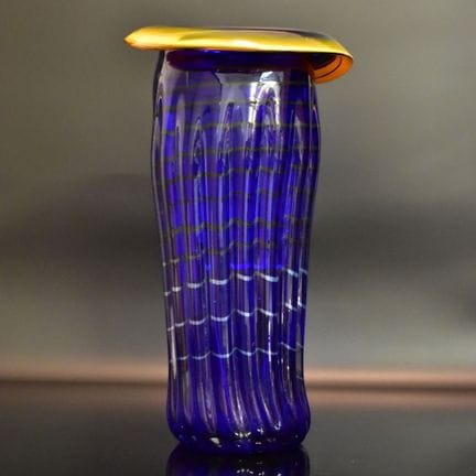 Vase  20. Jh. |   Farbloses Glas, blau unterfangen