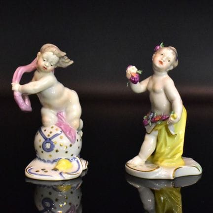 Zwei Putten Putto als Flora bzw. als Fortuna. Nymp