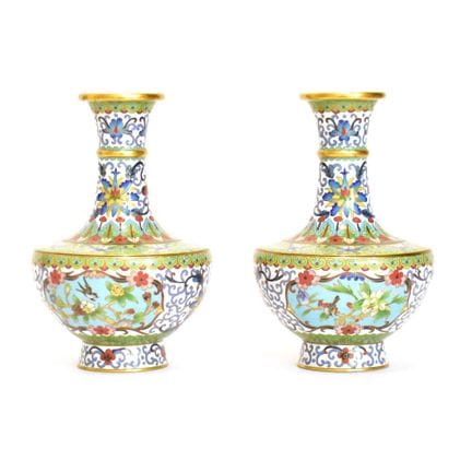Ein Paar Cloisonnevasen Bauchige Vasen mit flacher