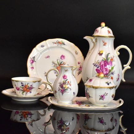 Kaffeeservice für sechs Personen Form: Rokoko. Bun