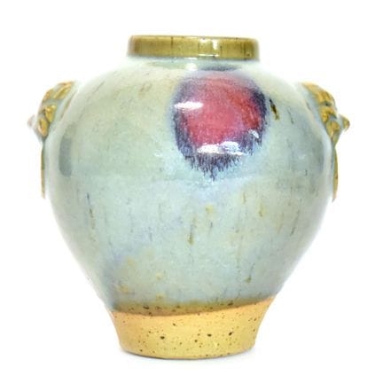 Vase Reliefierte Handhaben mit Maskarons. Dicke se