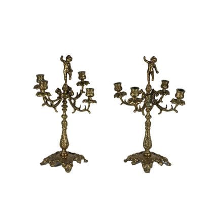 PAR DE CANDELABROS DE 4 LENGUETAS, de metal dorado