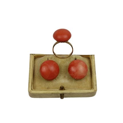 ANELO E COPPIA DI ORECCHINI  in oro e corallo sard