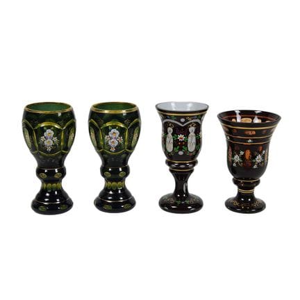 4 Kelche aus böhmischem Glas, mit Blumenmotiven gr