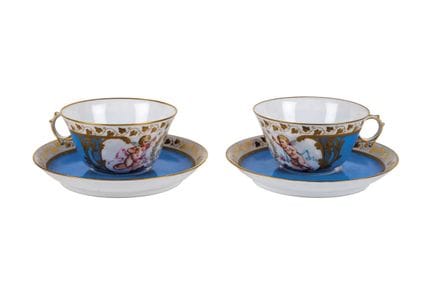 Pair of delicate Louis Philippe teacups in French 