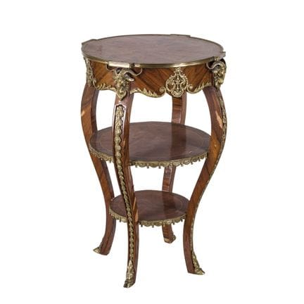 Important transitional-style gueridon made of carv