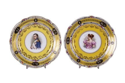 Pair of decorative plates in Italian Capodimonte p