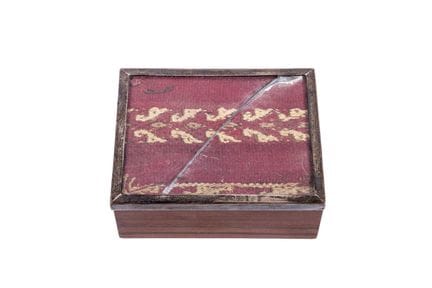 Tobacco box in carved rosewood. Lid in hallmarked 