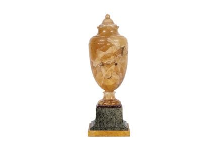 Grand Tour urn in carved and polished stone. 18th 