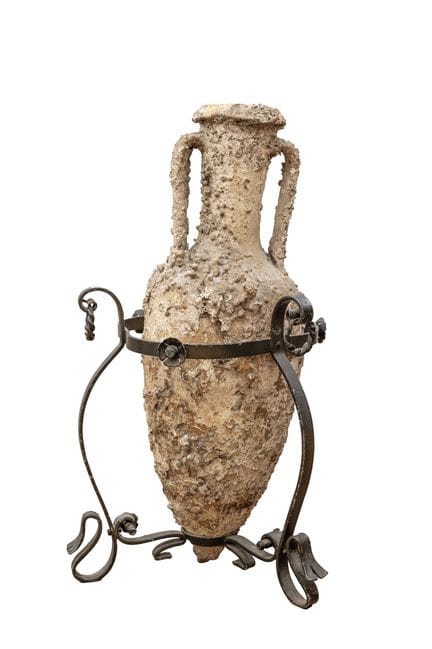 Roman amphora in terracotta. S. III d. c. 86 cm ta