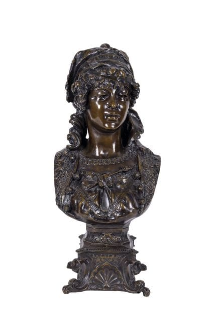 Sculpture made of bronze. 67 cm tall.