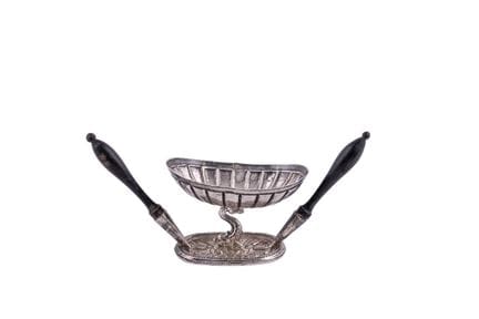 Spanish silver chofeta, hallmarked. Oval, with gad