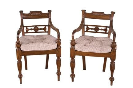 Pair of English Regency-era chairs made of carved 