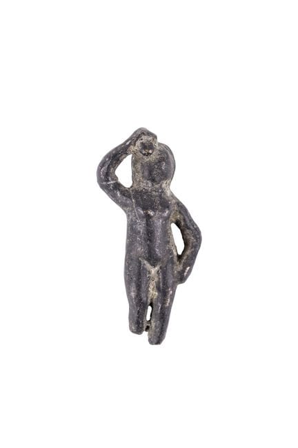 Female figure made of bronze. Rome 1st century - 3