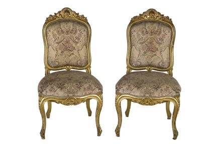 Pair of Victorian chairs made of carved and gilded